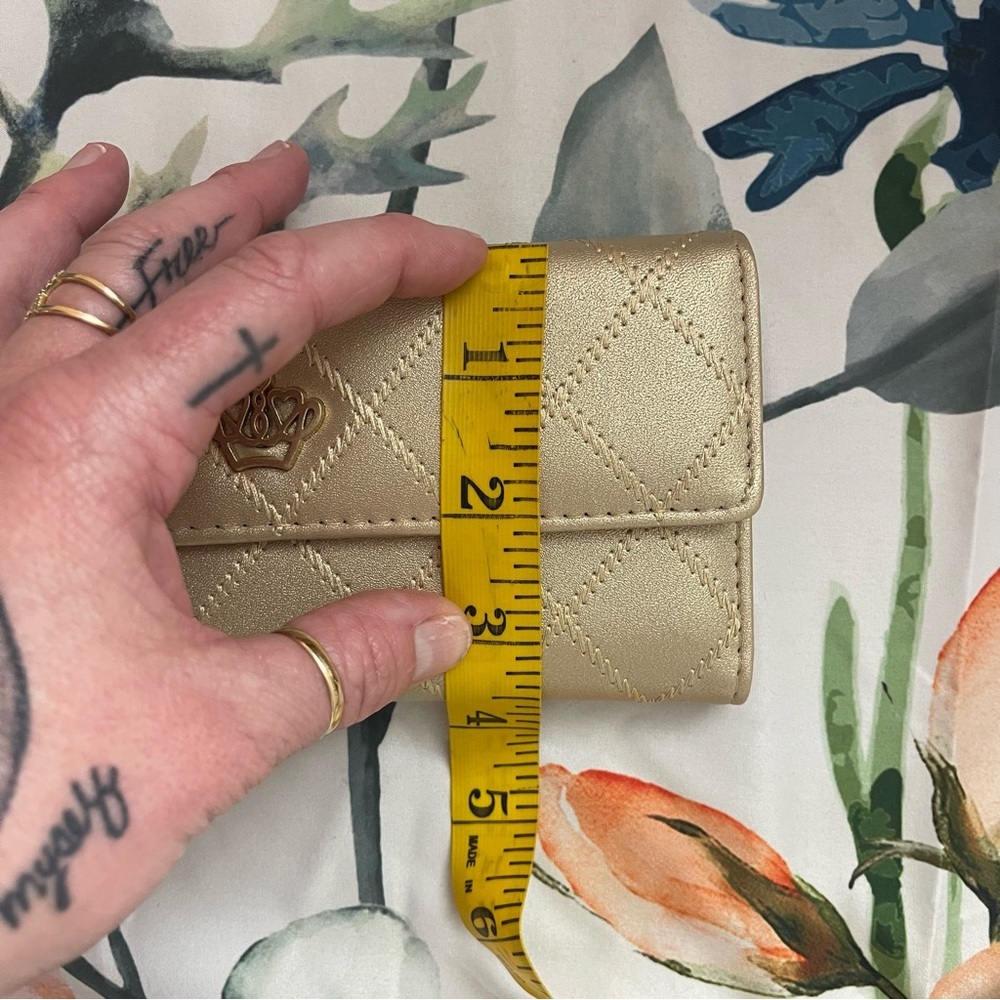 Gold Quilted Wallet - Picture 5 of 7